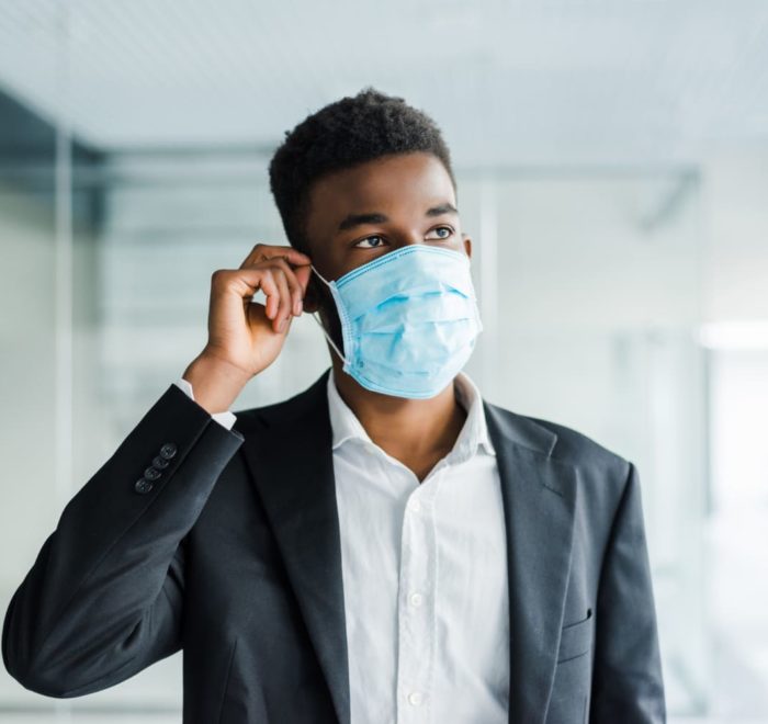 máscaras no ambiente de trabalho