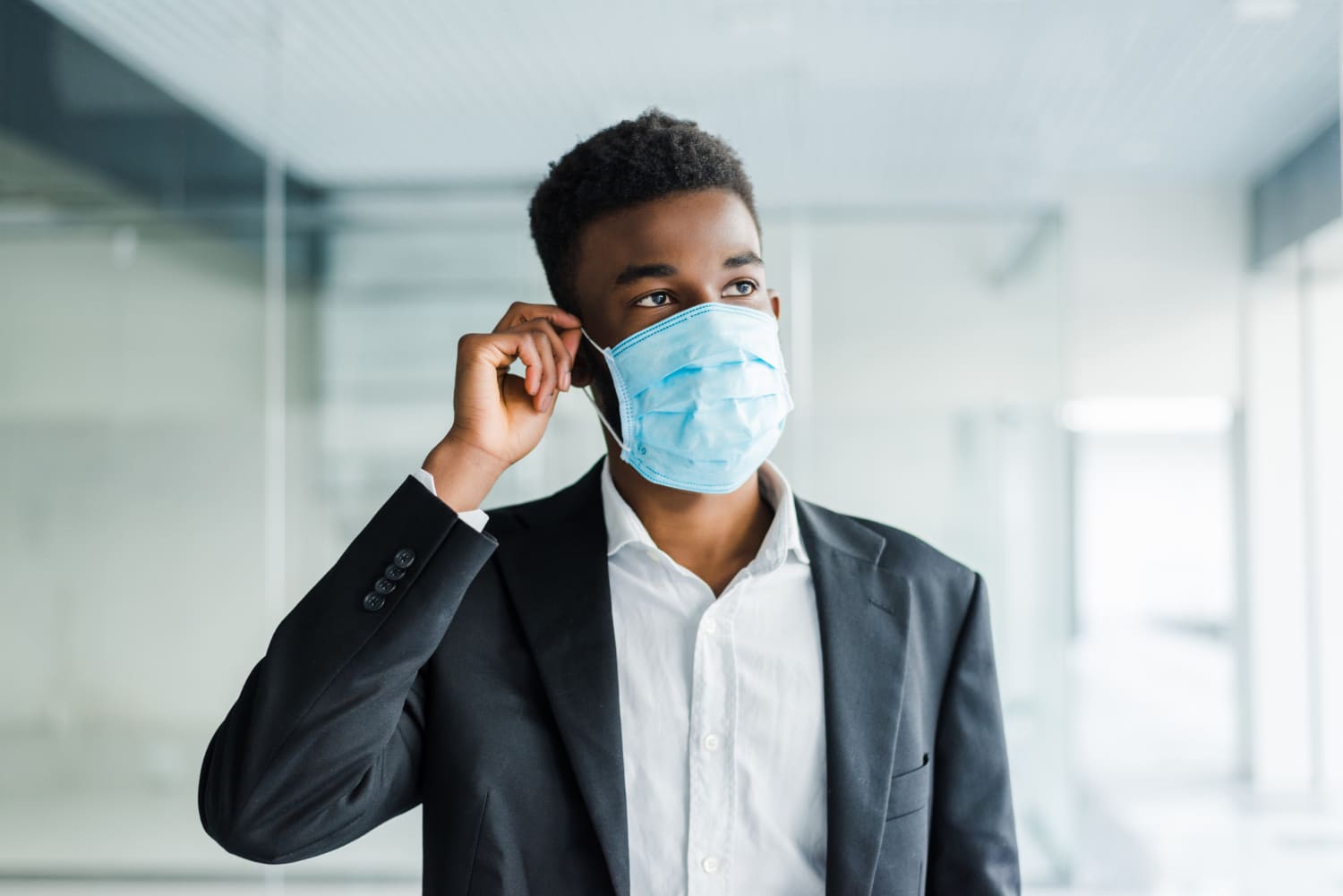 máscaras no ambiente de trabalho